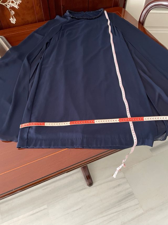 Vestido invitada con capa