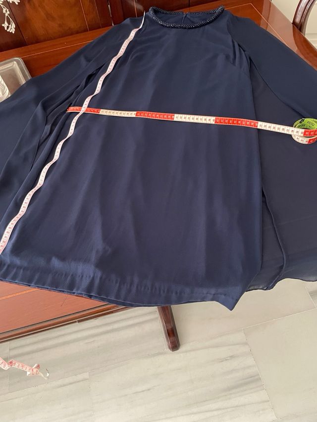 Vestido invitada con capa