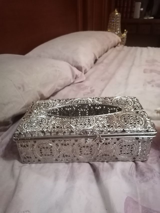 Conjunto de boneca de trapo e caixa de lenços