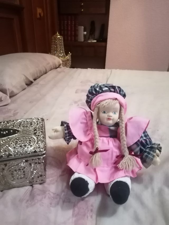 Conjunto de boneca de trapo e caixa de lenços