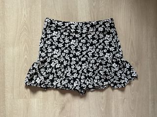 Falda pantalón de flores Pull & Bear talla M