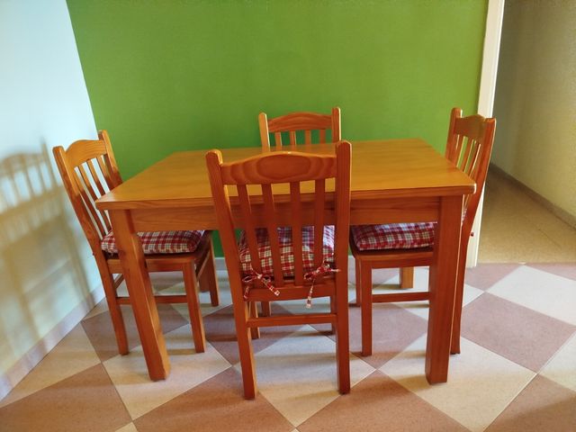 Juego de mesa y sillas.OPORTUNIDAD.