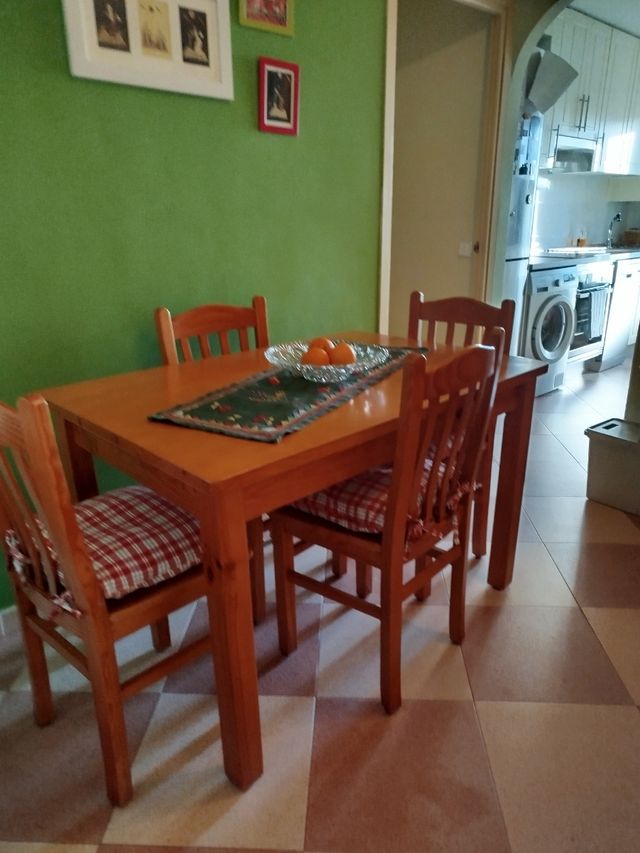 Juego de mesa y sillas.OPORTUNIDAD.