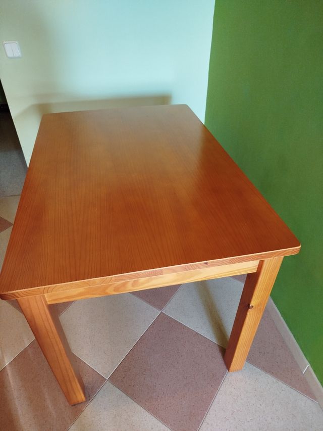 Juego de mesa y sillas.OPORTUNIDAD.