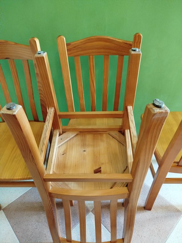 Juego de mesa y sillas.OPORTUNIDAD.