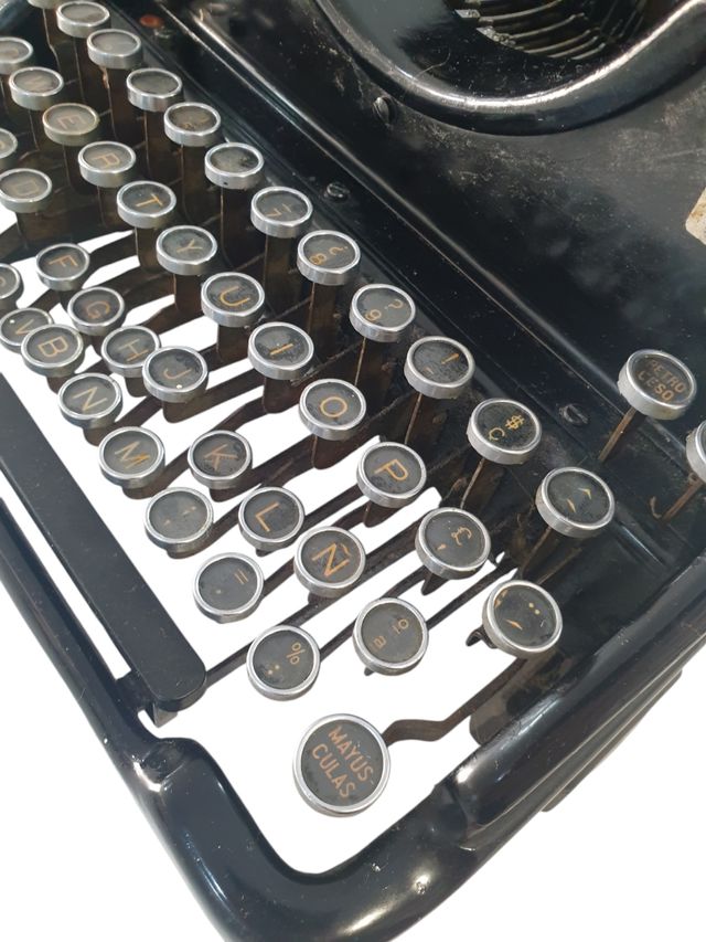 MACCHINA DA SCRIVERE hispano-olivetti M40