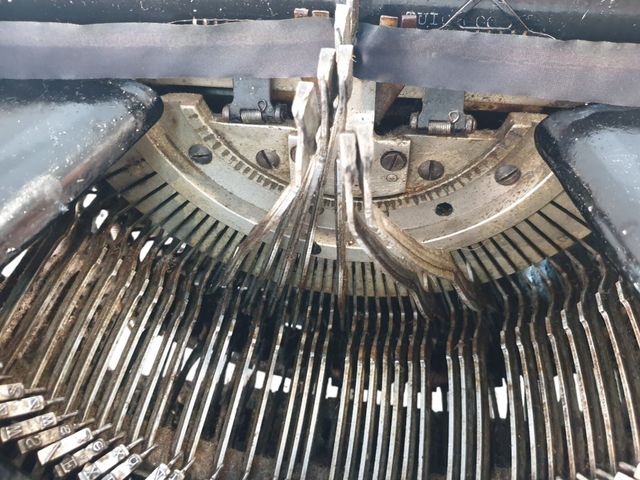 MACCHINA DA SCRIVERE hispano-olivetti M40