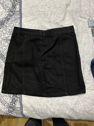 Falda negra Stradivarius