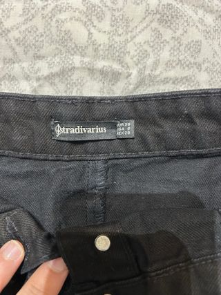 Falda negra Stradivarius