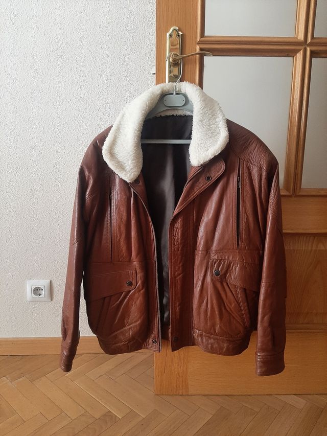 CHAQUETA DE PIEL MARRÓN