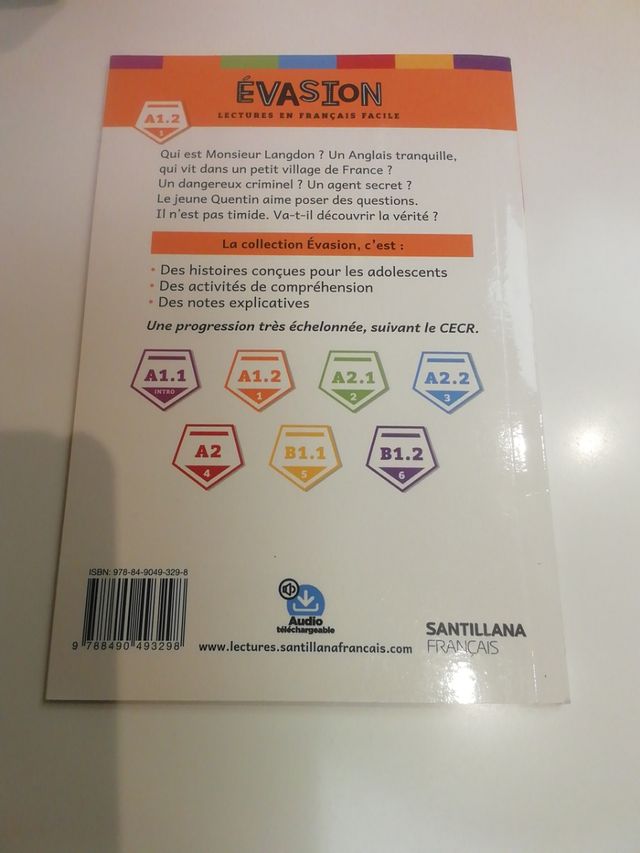 Un Etrange voisin libro francés .