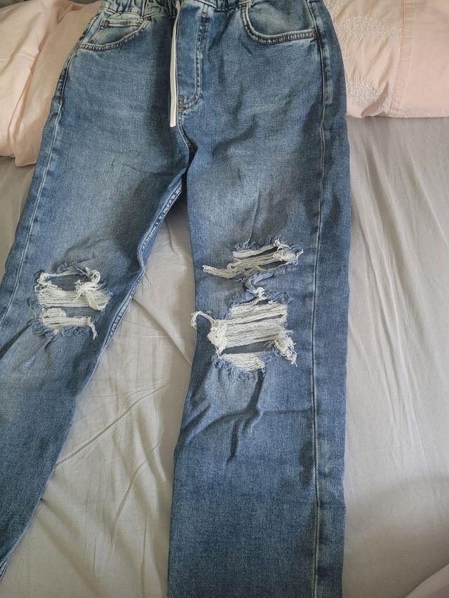 Vaqueros rotos Bershka talla M