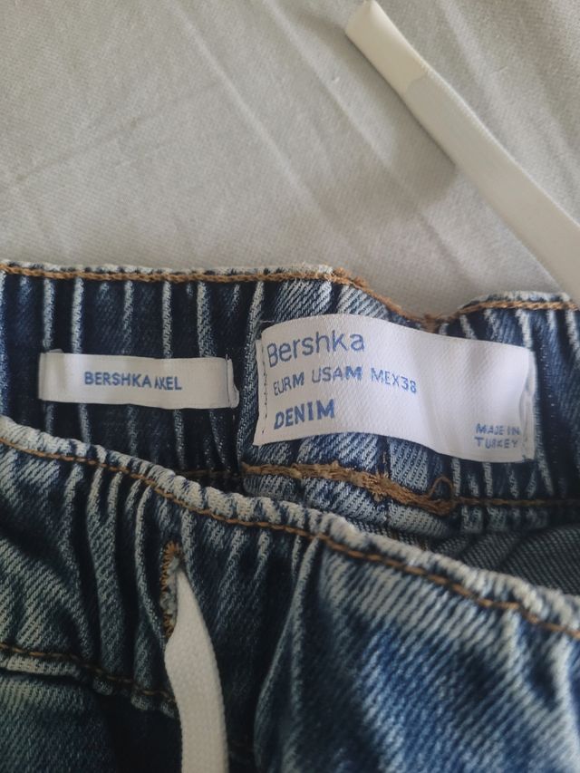 Vaqueros rotos Bershka talla M