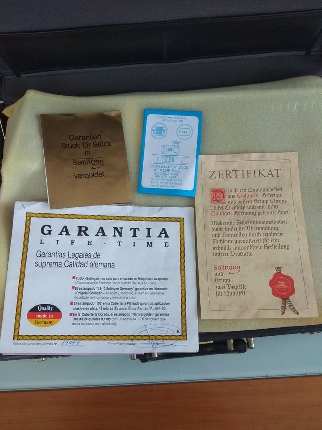 Cubertería bañada en oro