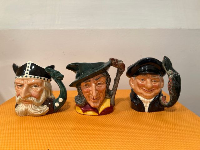 Coleccion de jarras de porcelana de Royal Doulton