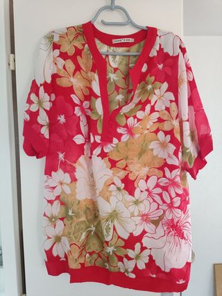 Blusa de flores talla 50