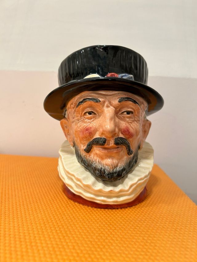 Jarra grande de porcelana de Royal Doulton