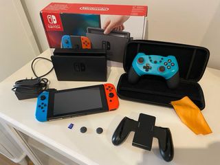 Nintendo Switch + accesorios (NO INCLUYE JUEGOS)