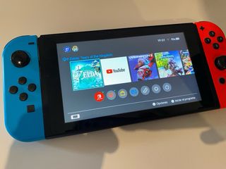 Nintendo Switch + accesorios (NO INCLUYE JUEGOS)