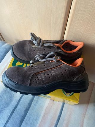 Zapatos de seguridad.