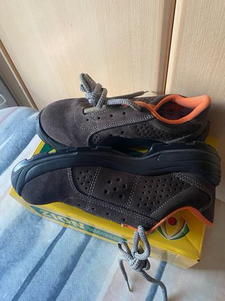 Zapatos de seguridad.