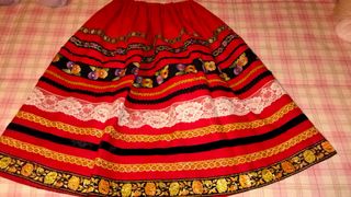 Traje típico de Extremadura de niña .