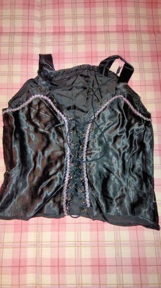 Traje típico de Extremadura de niña .