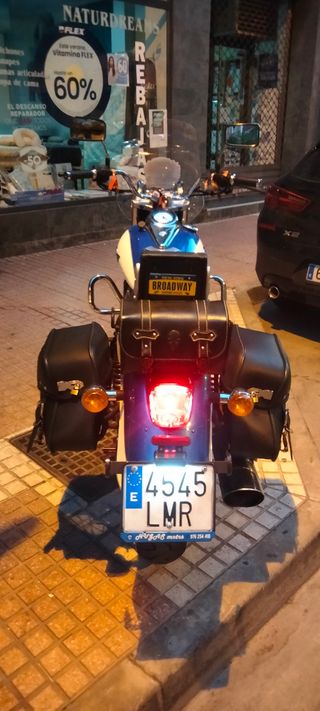 Moto UM Renegade Comandó 