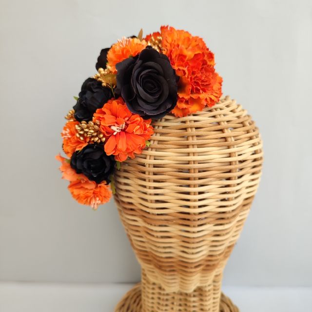 Corona de flamenca naranja y negra