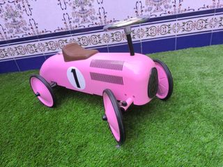 Correpasillos coche vintage rosa