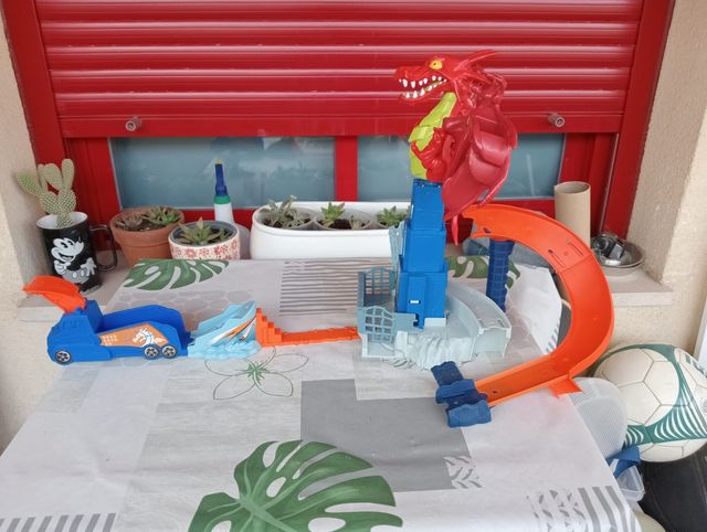 Hot Wheels Dragón Rojo