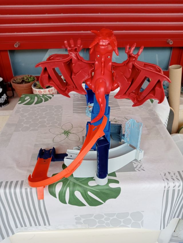Hot Wheels Dragón Rojo