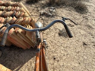 Bicicleta antigua super cill