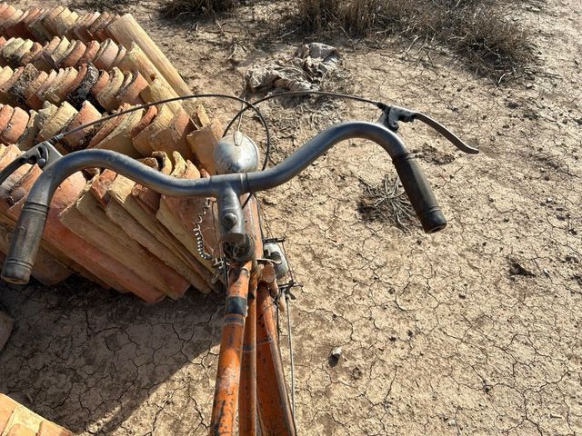 Bicicleta antigua super cill