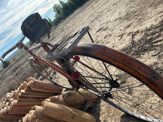 Bicicleta antigua super cill