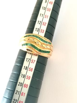 Anillo de Esmeralda y Diamante Oro de 18K:6.6gr
