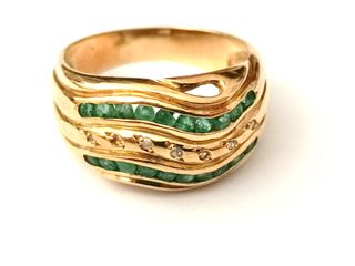 Anillo de Esmeralda y Diamante Oro de 18K:6.6gr
