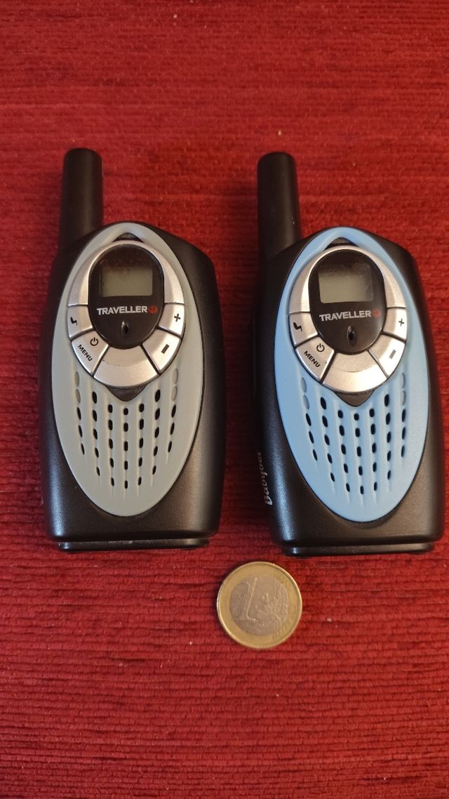 Pareja walkie talkies