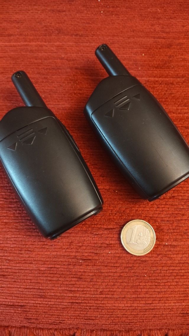 Pareja walkie talkies