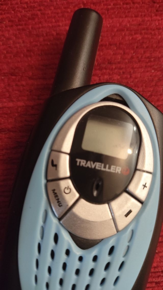 Pareja walkie talkies