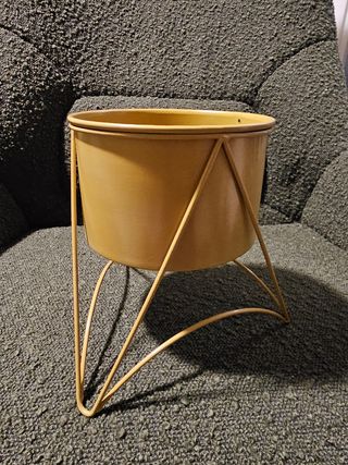 Macetero dorado
