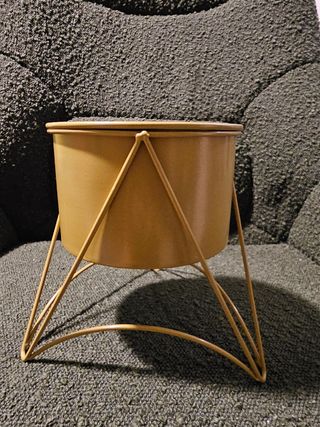 Macetero dorado