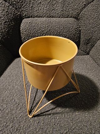 Macetero dorado