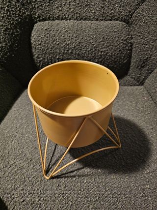Macetero dorado