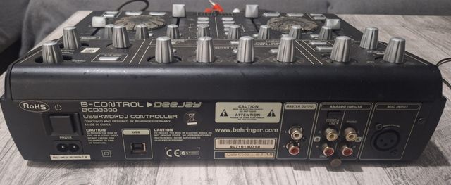 Mesa mezcla Behringer