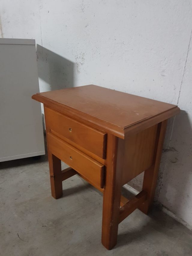 Vendo mesita de noche provenzal 