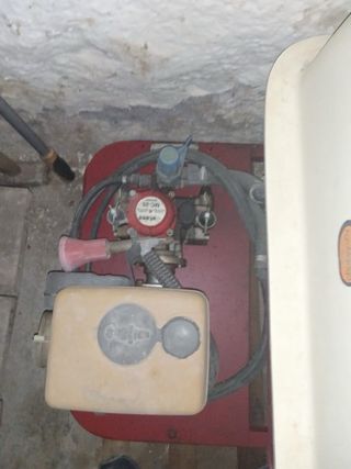 Deposito con motor de gasolina para fumigar