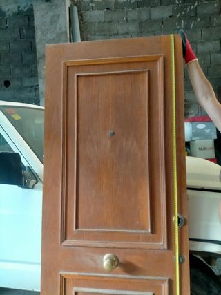 Puerta madera de entrada (sin marco).