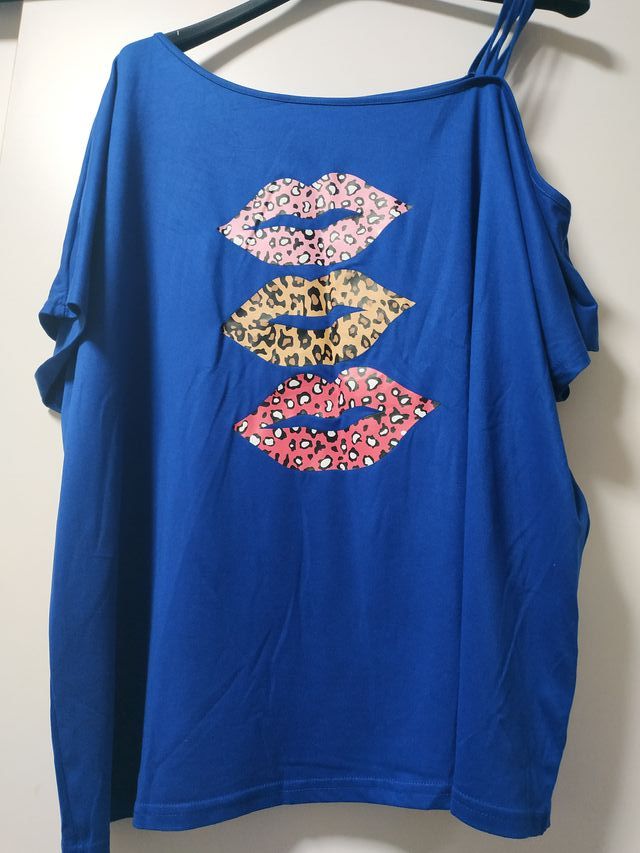 Camiseta con labios estampados leopardo