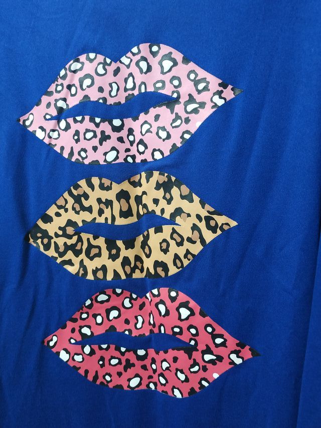 Camiseta con labios estampados leopardo